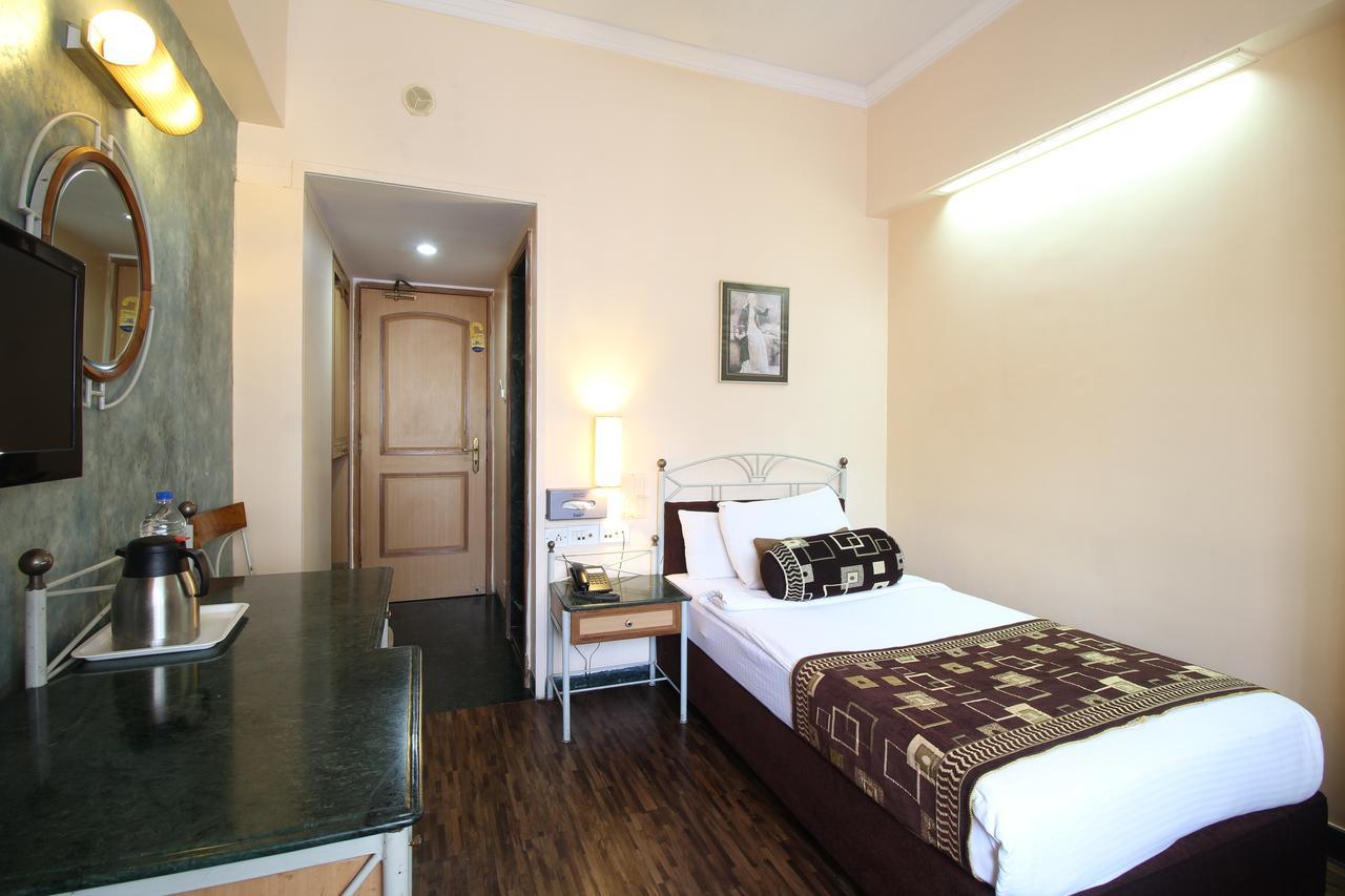 Hotel Gurukripa Daman Eksteriør bilde