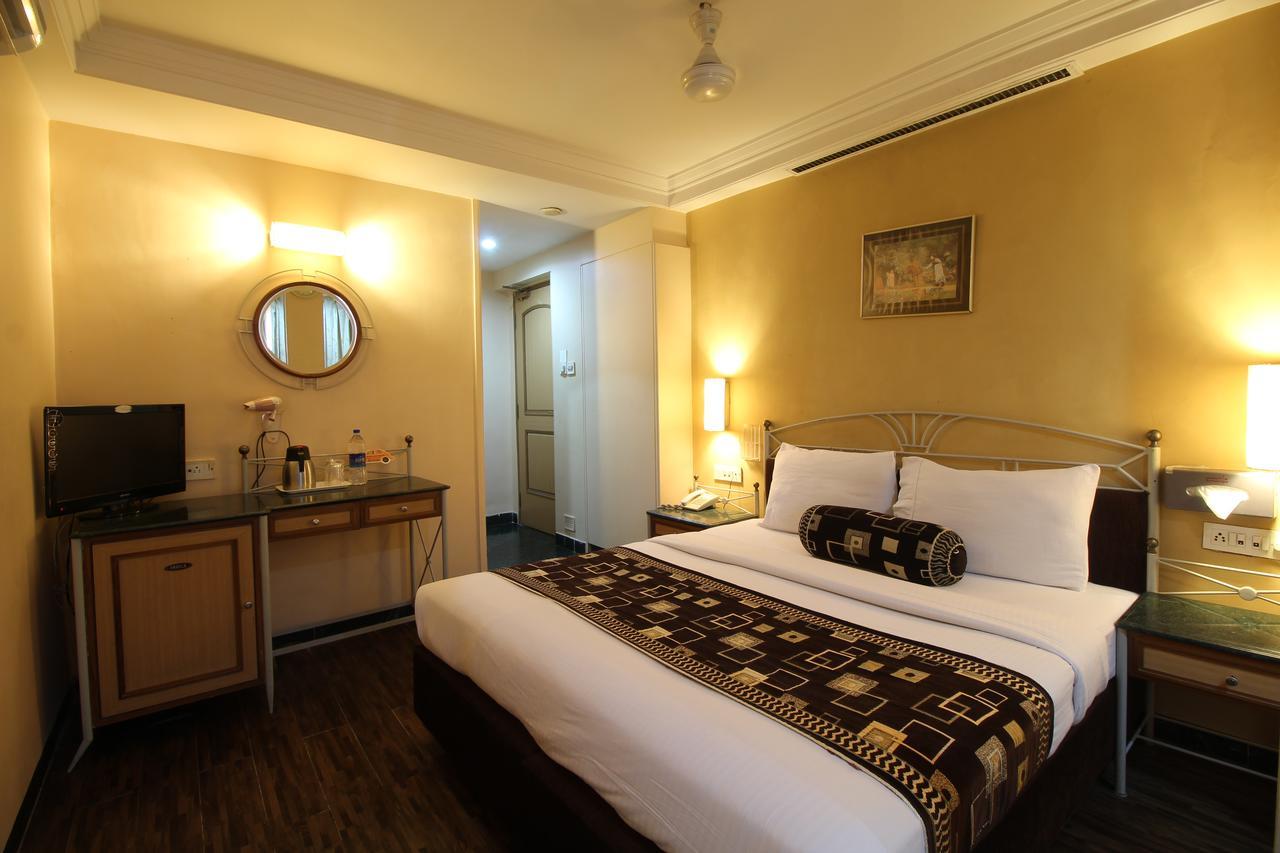 Hotel Gurukripa Daman Eksteriør bilde