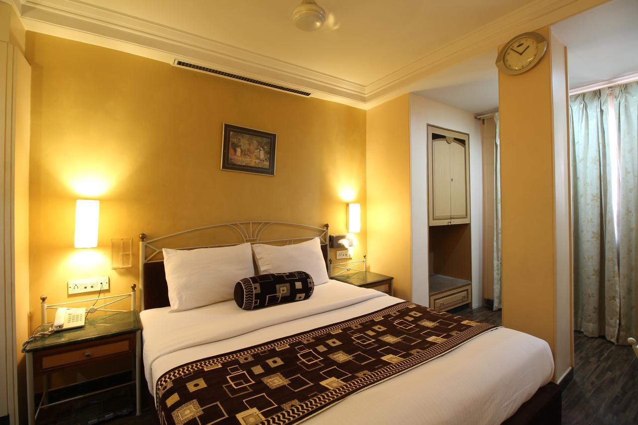 Hotel Gurukripa Daman Eksteriør bilde