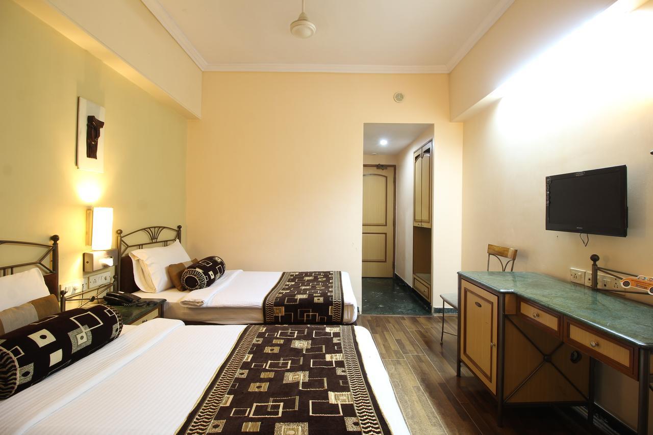 Hotel Gurukripa Daman Eksteriør bilde