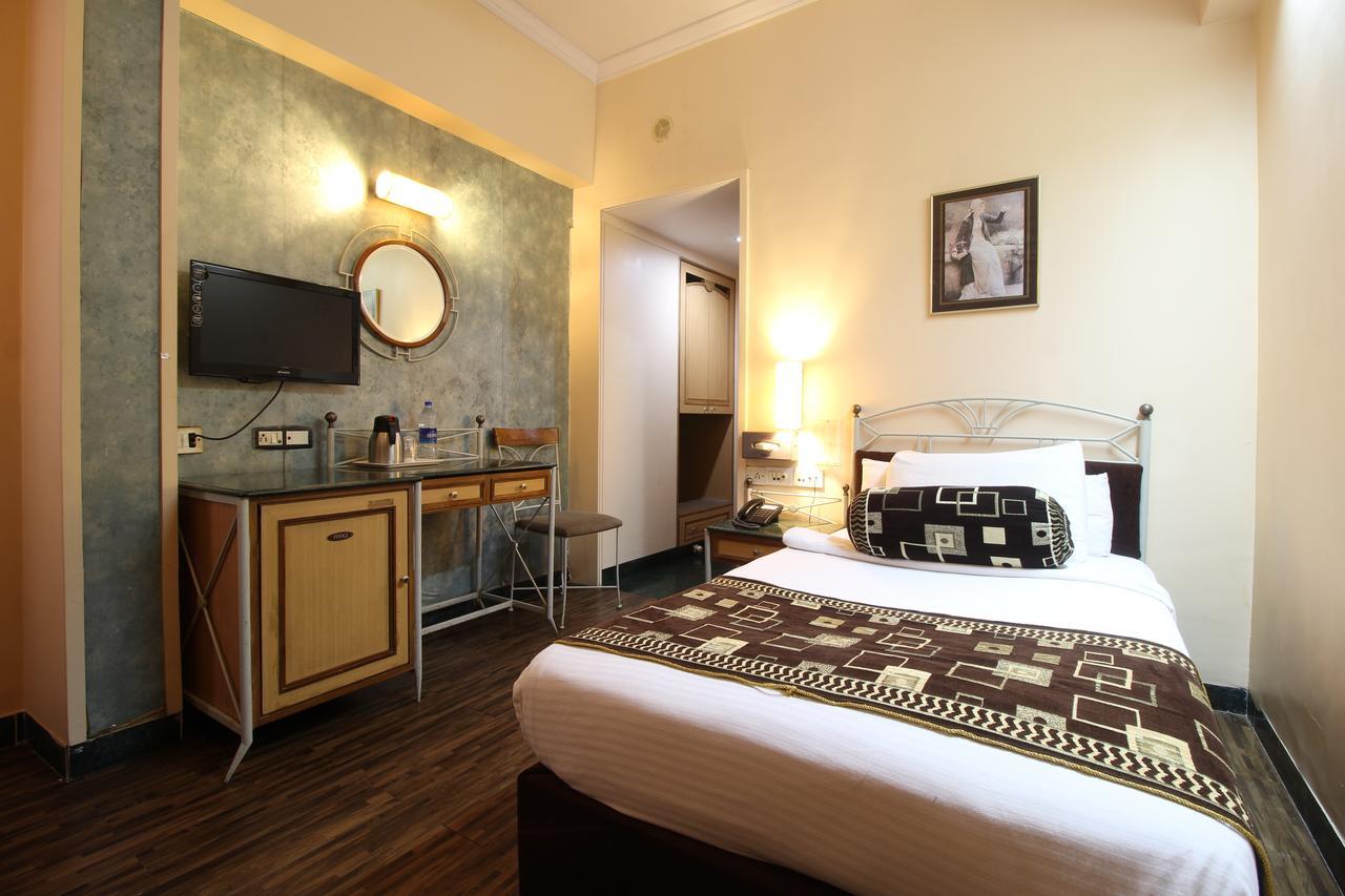 Hotel Gurukripa Daman Eksteriør bilde